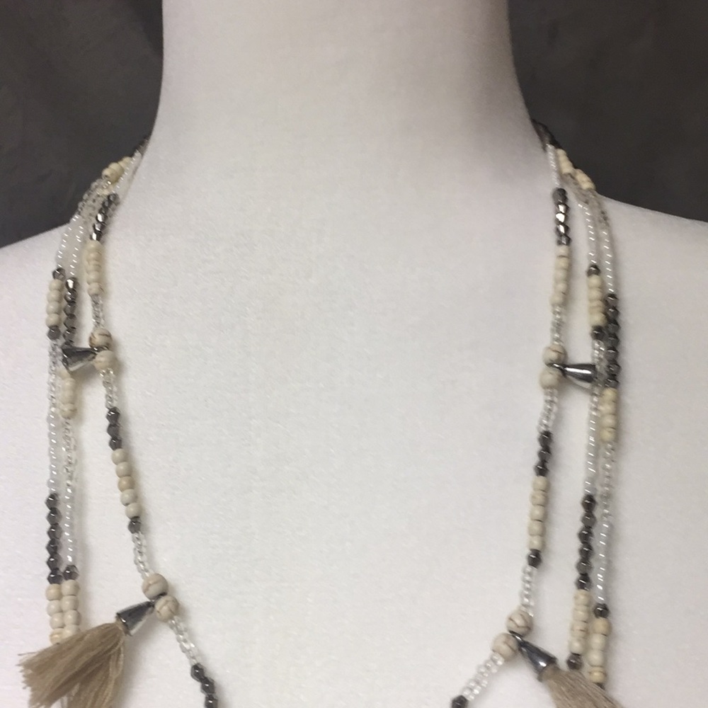 Vintage 1946 White& Gray Beaded Necklace - Picture 3 of 8